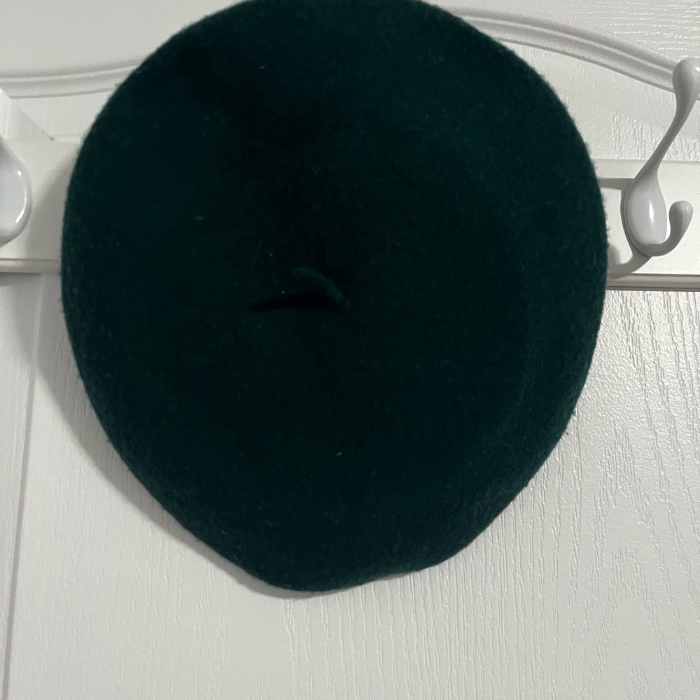 Elegant Dark Green Beret